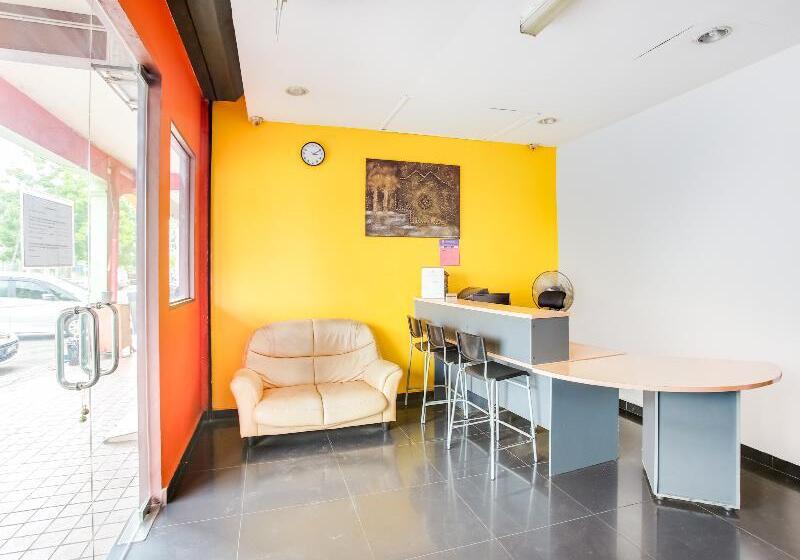 Melati Hotel Nilai By Oyo Rooms