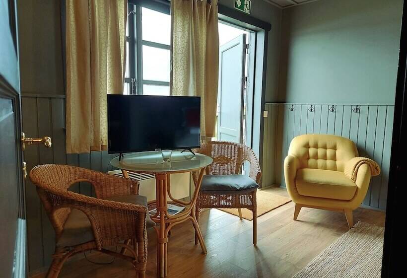 پانسیون Riverfront Lodge