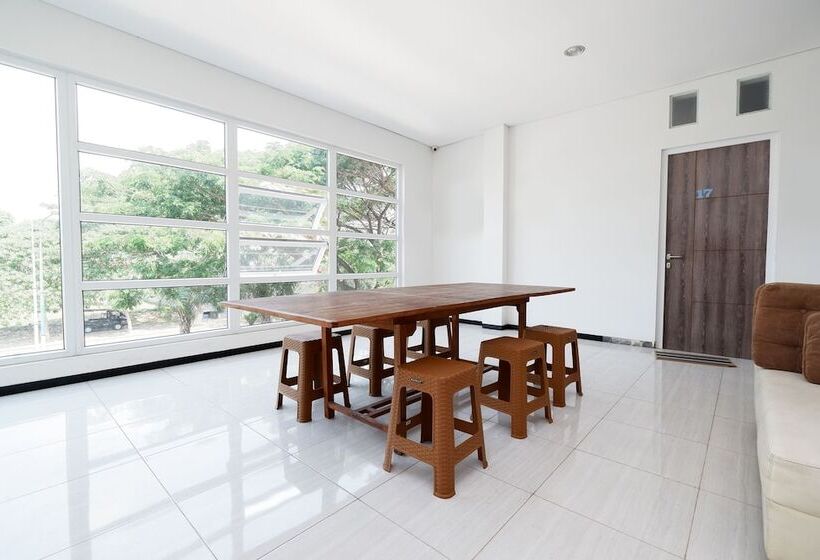 Sunshine Hostel By Oyo Rooms