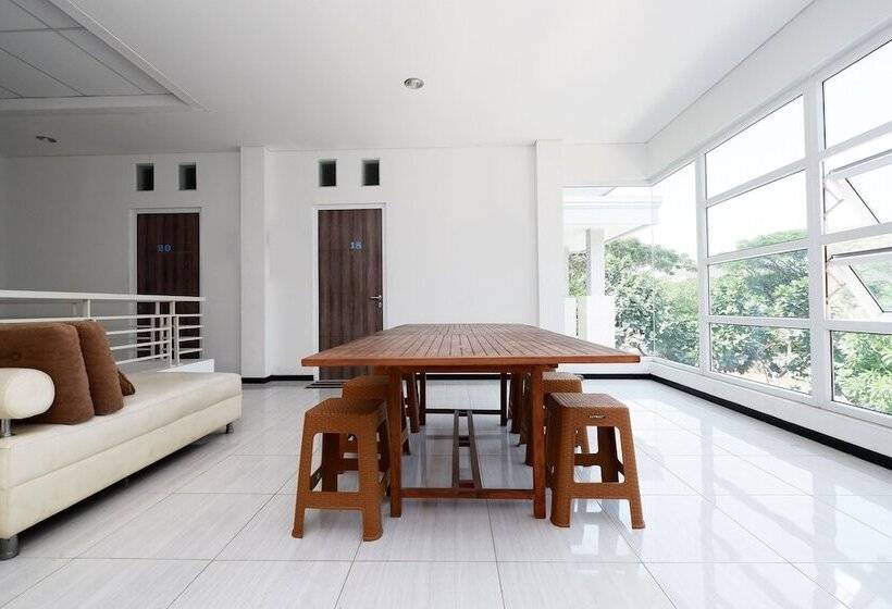 Sunshine Hostel By Oyo Rooms