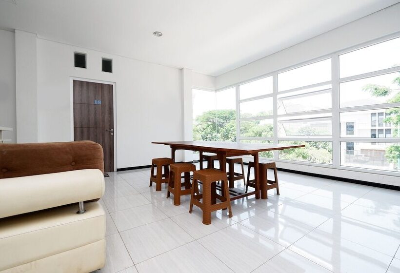 Sunshine Hostel By Oyo Rooms