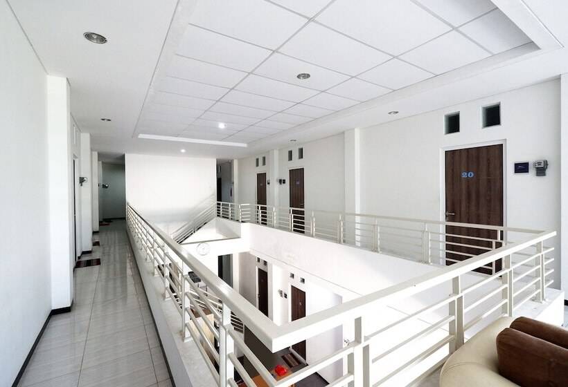 Sunshine Hostel By Oyo Rooms