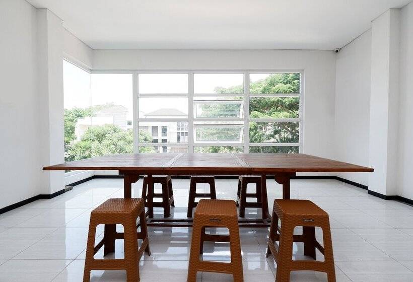 Sunshine Hostel By Oyo Rooms