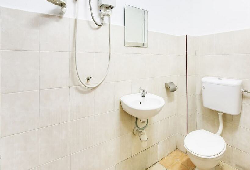 T Family Hotel By Oyo Rooms