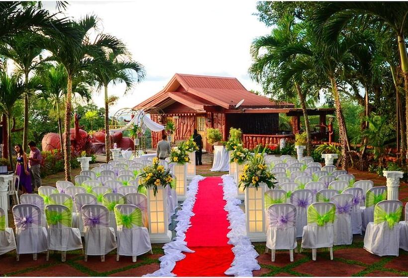 هتل Loreland Farm Resort