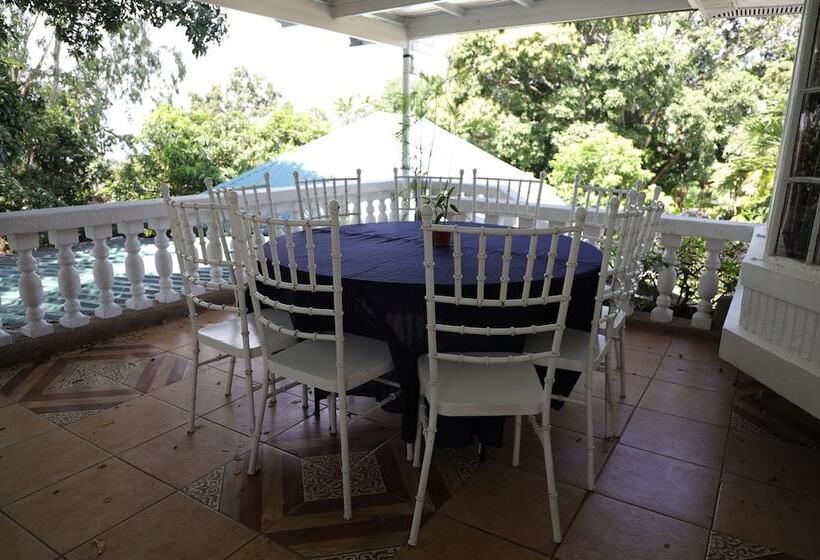 هتل Loreland Farm Resort