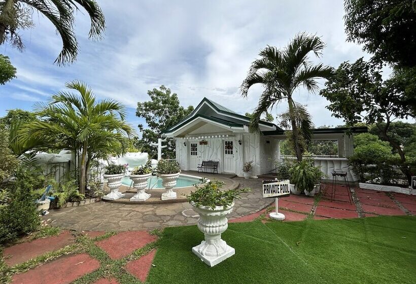 هتل Loreland Farm Resort