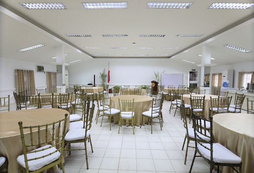 هتل Loreland Farm Resort