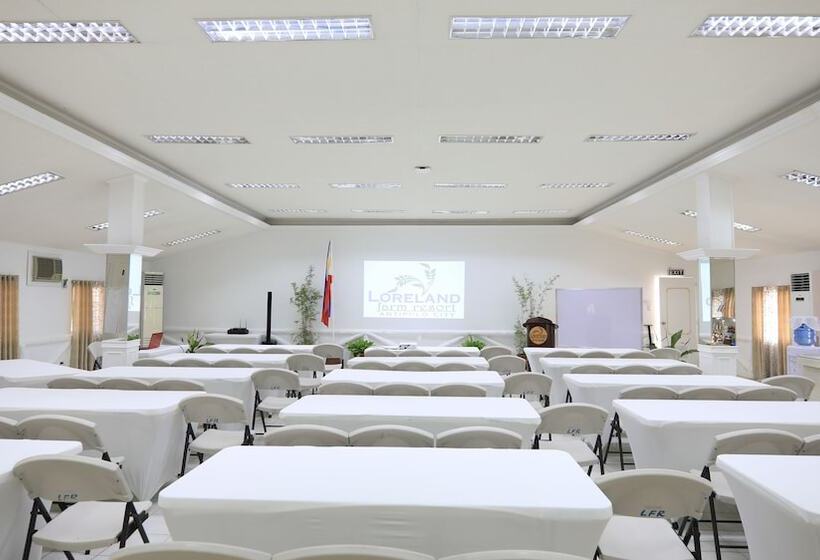 هتل Loreland Farm Resort