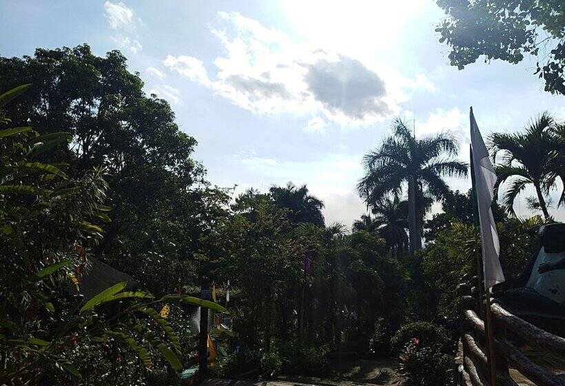 هتل Loreland Farm Resort