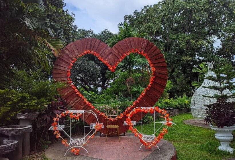 هتل Loreland Farm Resort