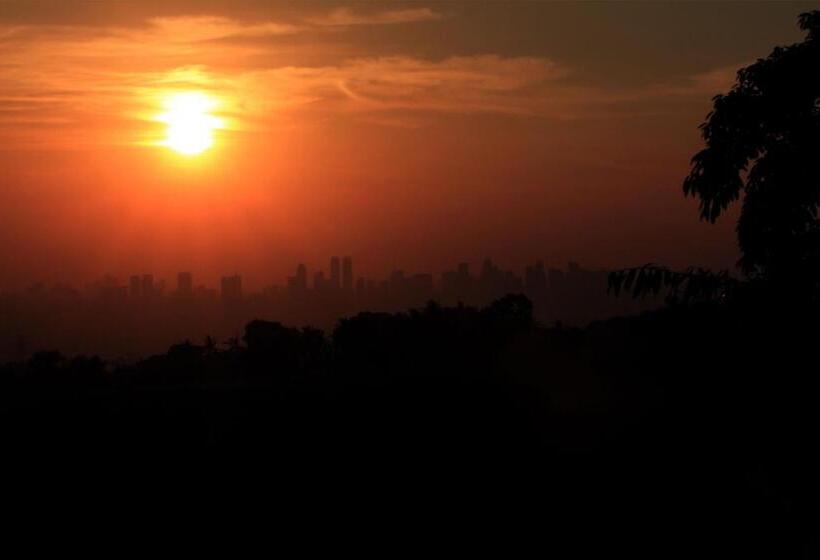 هتل Loreland Farm Resort