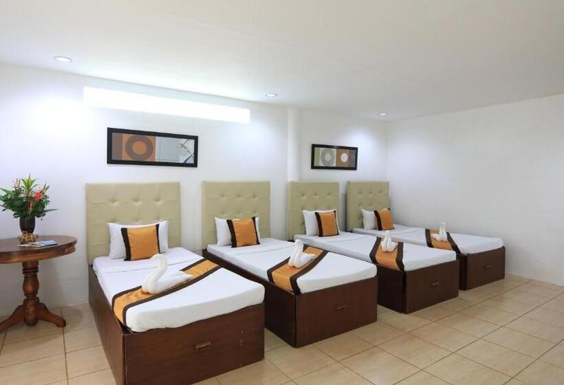 هتل Loreland Farm Resort