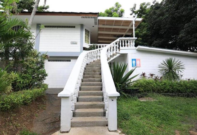 هتل Loreland Farm Resort