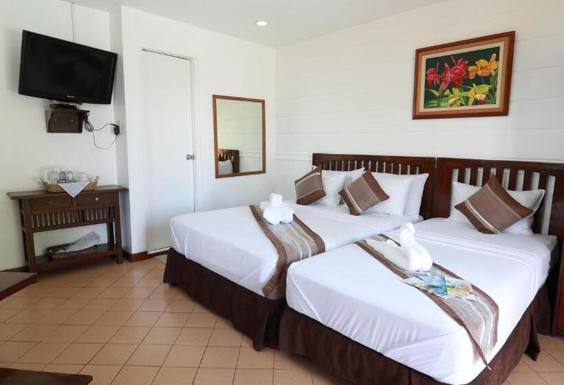 هتل Loreland Farm Resort