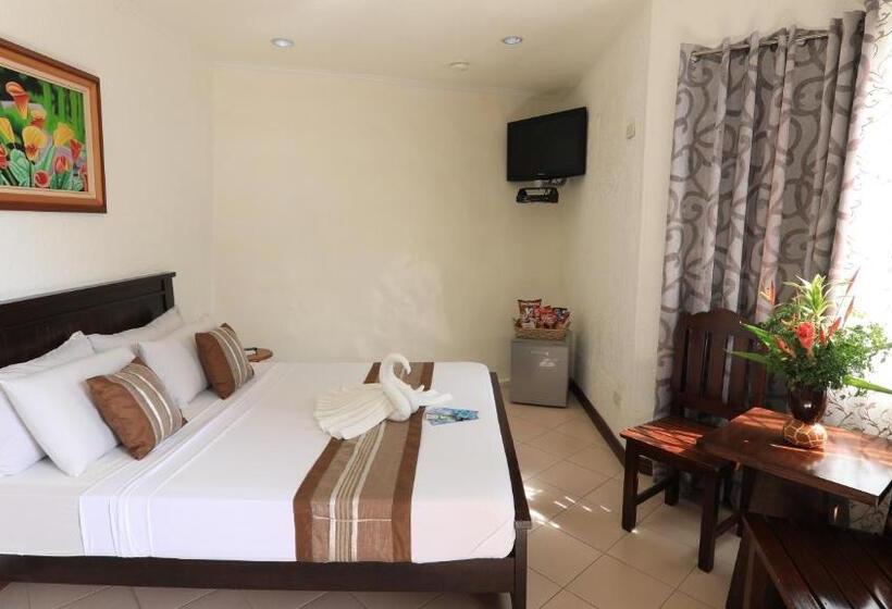 هتل Loreland Farm Resort