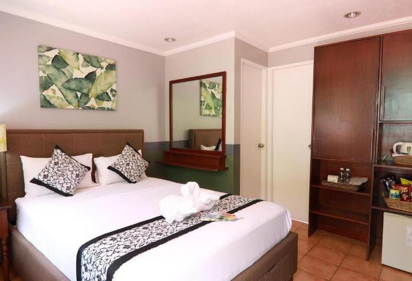 هتل Loreland Farm Resort