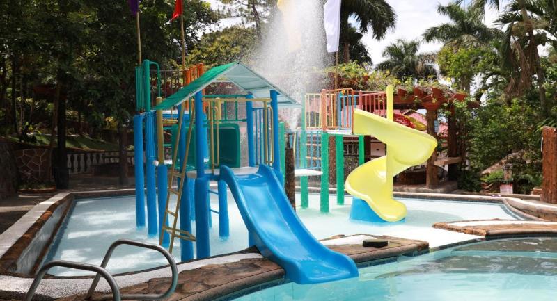 هتل Loreland Farm Resort