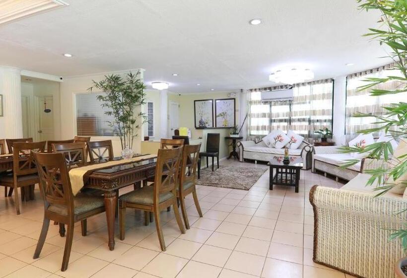 هتل Loreland Farm Resort