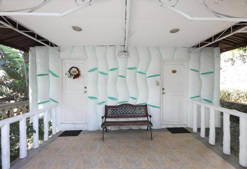 هتل Loreland Farm Resort