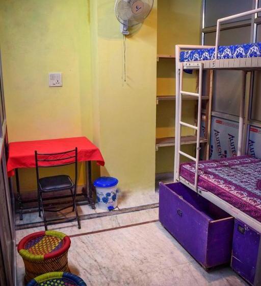 فندق Nanus Hostel