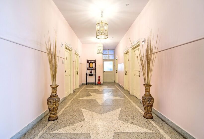 Отель Pink Palace