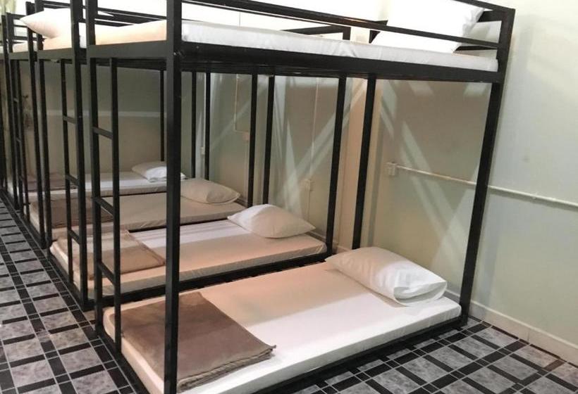 בית מלון כפרי Pu Rock Hostel