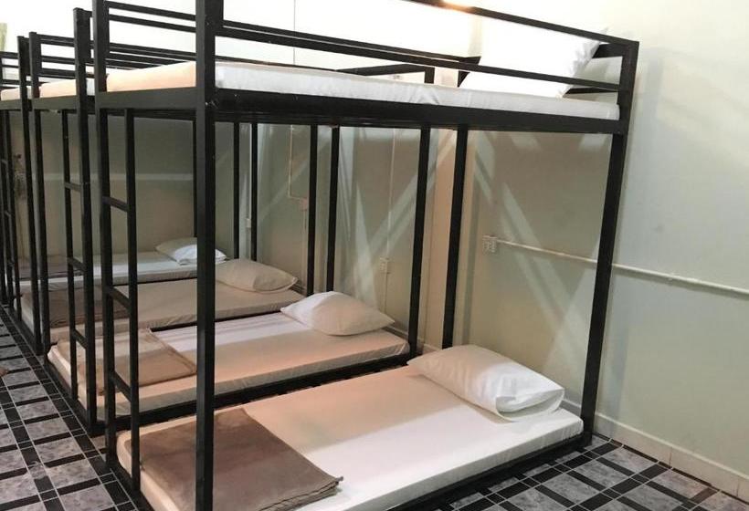 בית מלון כפרי Pu Rock Hostel