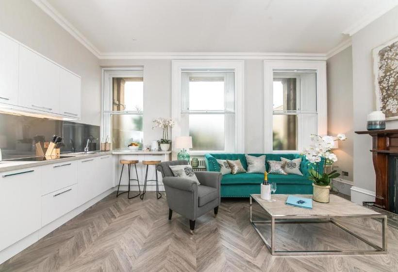 The Halcyon Hotel Apartments, Henry Street