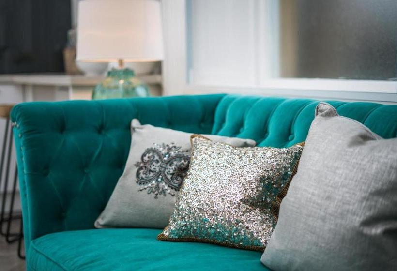 The Halcyon Hotel Apartments, Henry Street