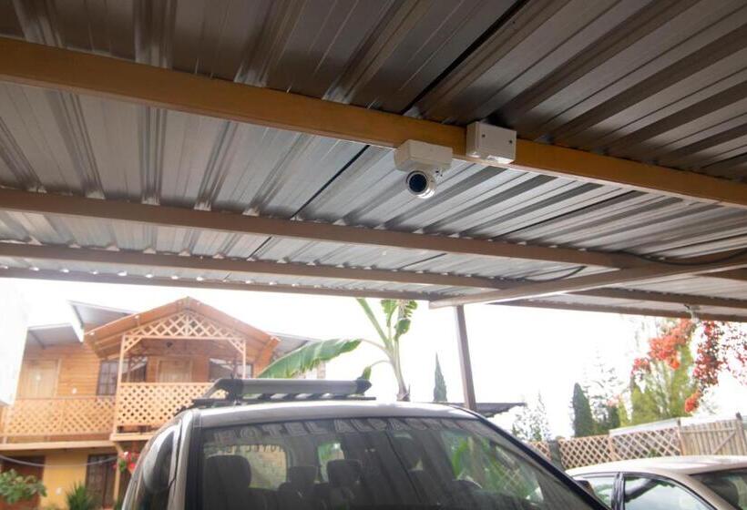 هتل Hostal Alpachaca   New Quito Airport