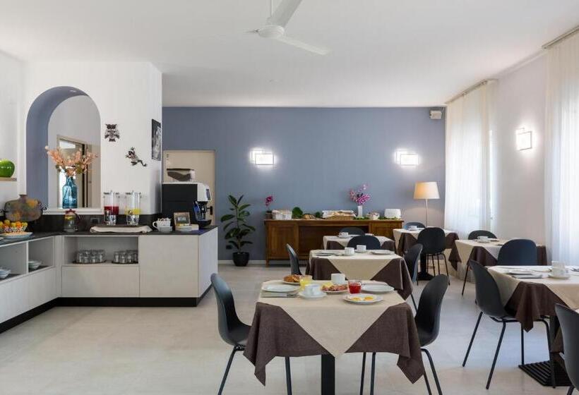 ホテル New Garden