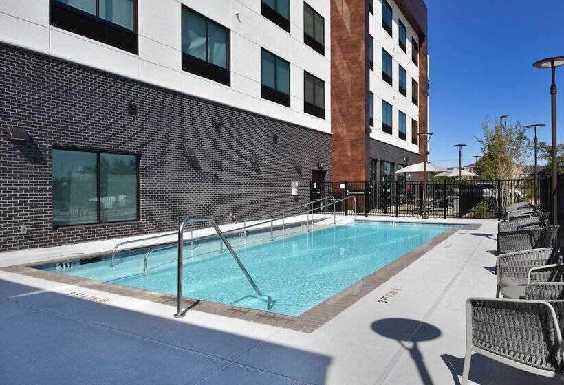 Отель Holiday Inn Express & Suites Spring   Woodlands Area, An Ihg