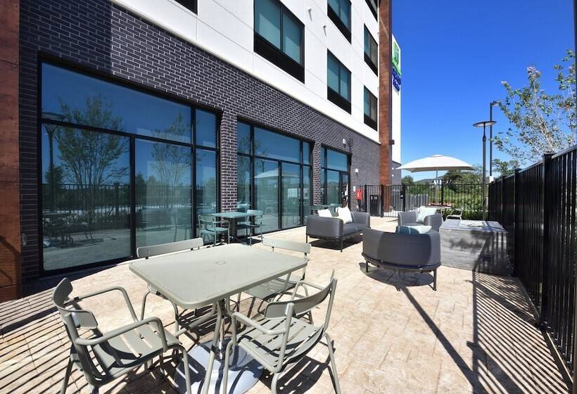 Отель Holiday Inn Express & Suites Spring   Woodlands Area, An Ihg
