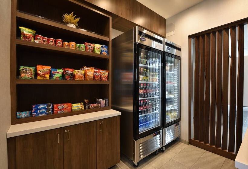 Отель Holiday Inn Express & Suites Spring   Woodlands Area, An Ihg