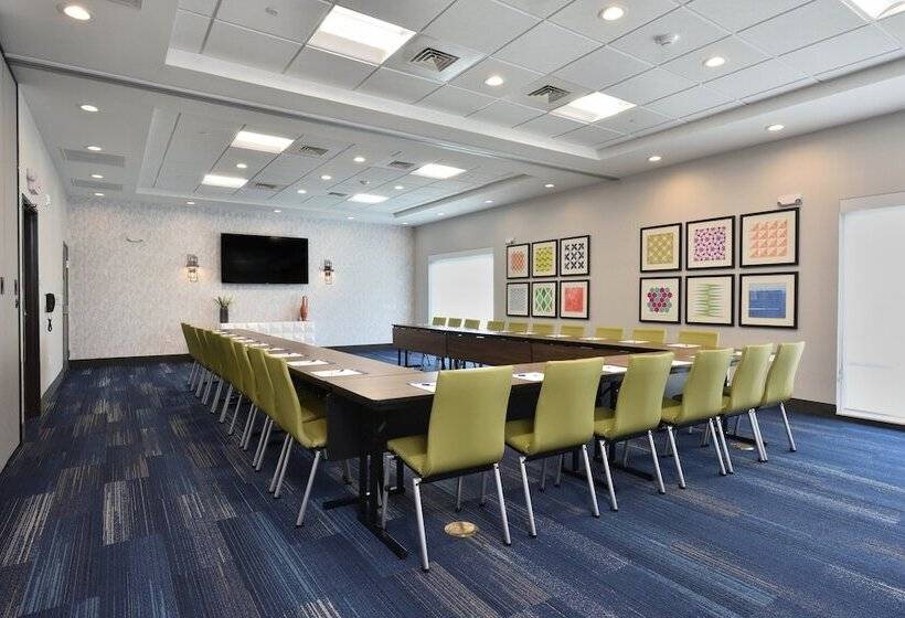 Отель Holiday Inn Express & Suites Spring   Woodlands Area, An Ihg