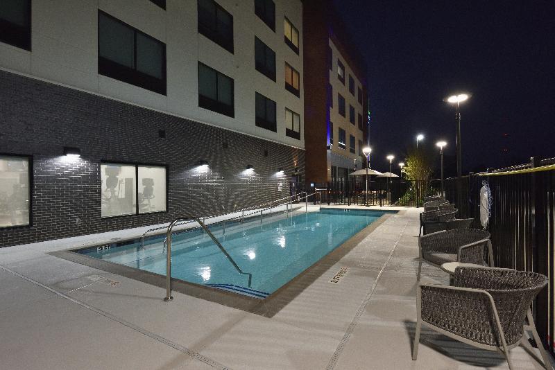 Отель Holiday Inn Express & Suites Spring   Woodlands Area, An Ihg