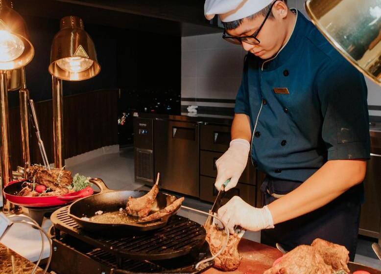 هتل La Vela Saigon