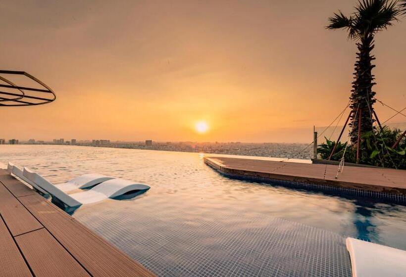 هتل La Vela Saigon