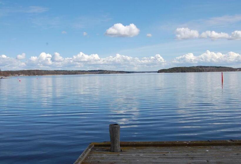 בית מלון כפרי Röda Magasinet