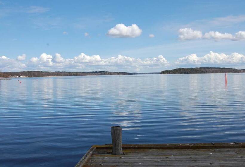 בית מלון כפרי Röda Magasinet