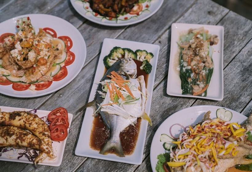 فندق The Kelong Trikora Resort