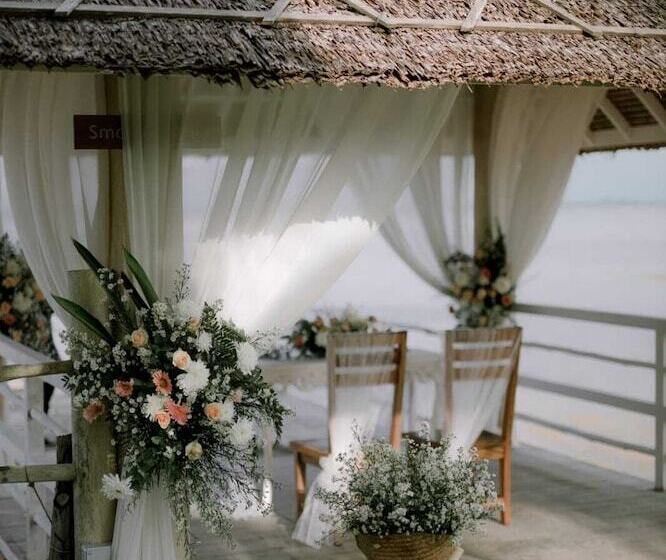 فندق The Kelong Trikora Resort