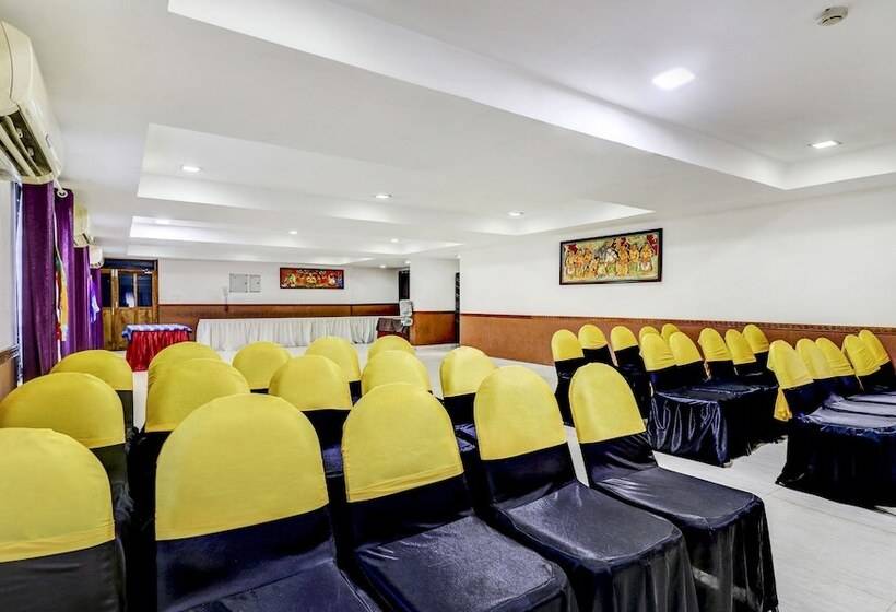 Itsy Hotels Ammu Regency