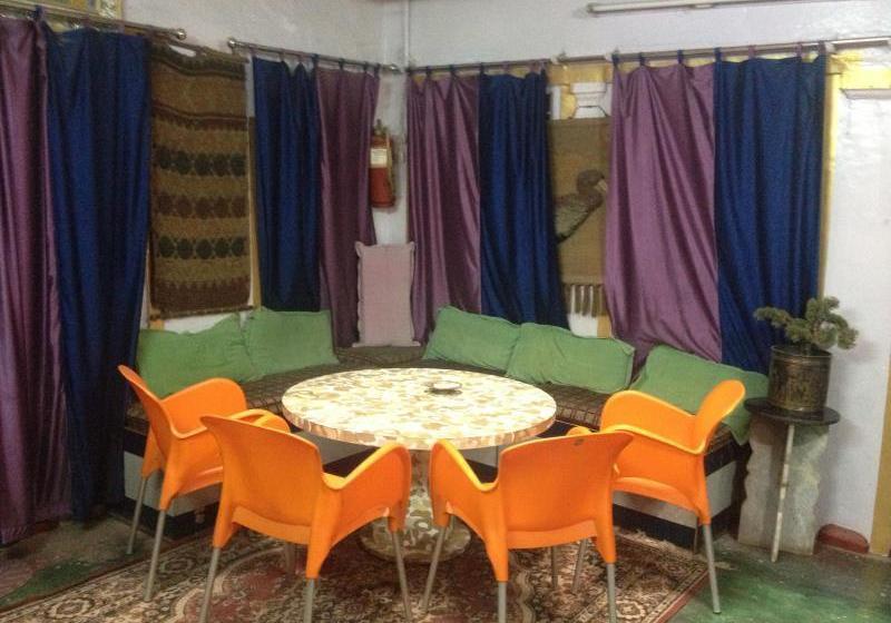 ホテル The Golden Lodge Varanasi