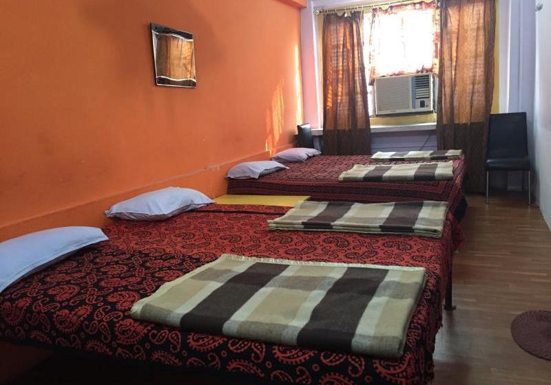 ホテル The Golden Lodge Varanasi