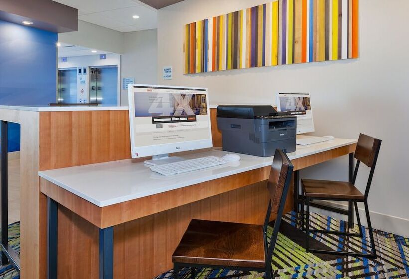 فندق Holiday Inn Express & Suites   Grand Rapids Airport   South, An Ihg