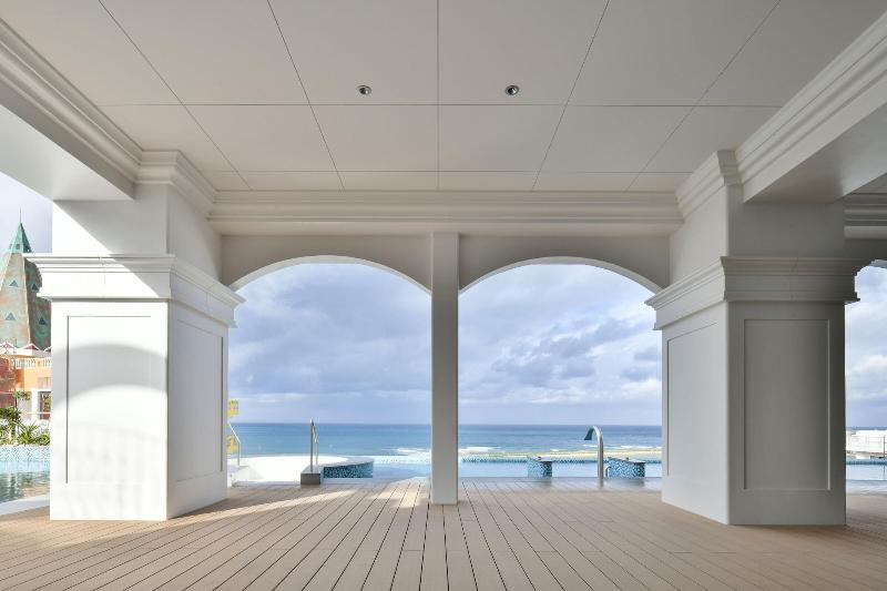 Отель Lequ Okinawa Chatan Spa & Resort