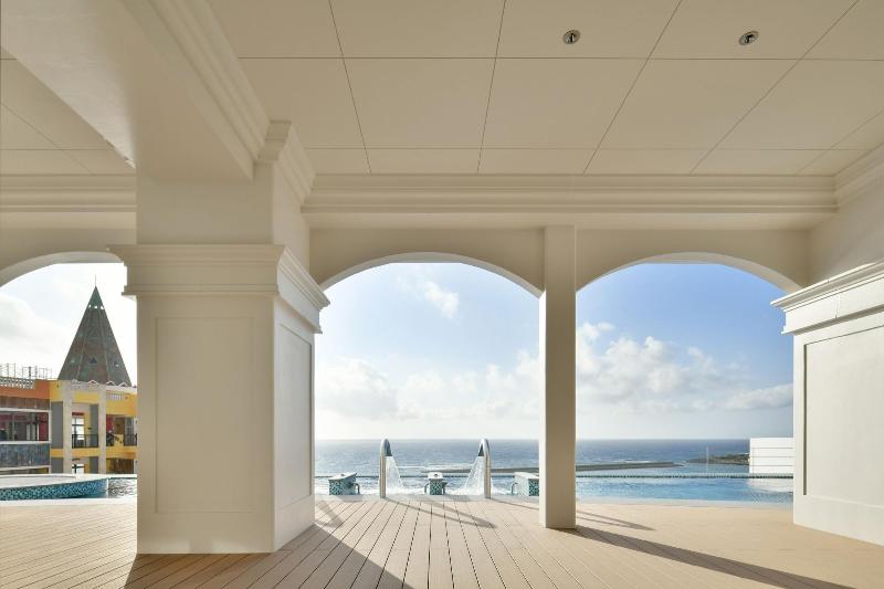 Отель Lequ Okinawa Chatan Spa & Resort