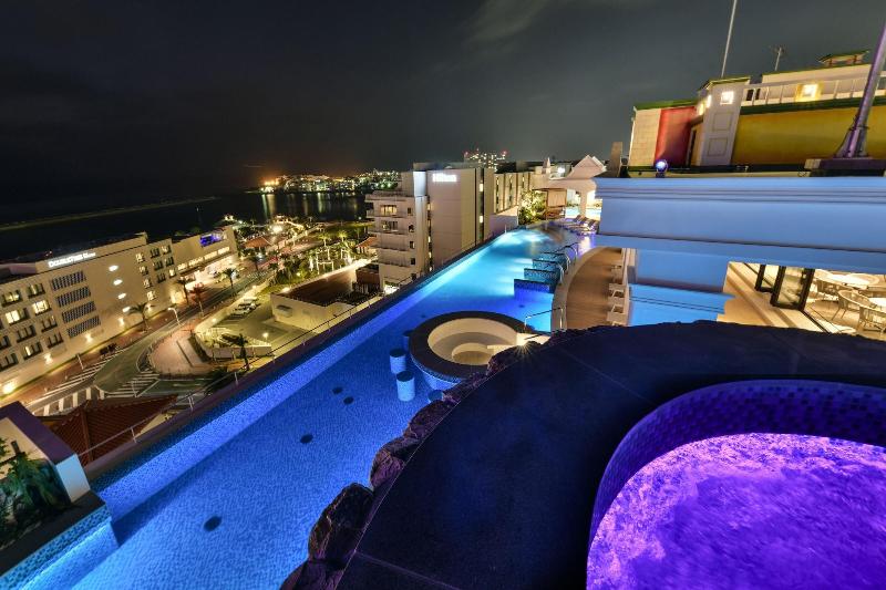 Отель Lequ Okinawa Chatan Spa & Resort
